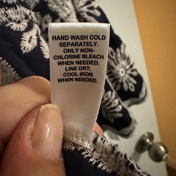 ❤️❤️ 4 for 25$ ❤️❤️ Est. 1946 Gorgeous Embroidered Blouse - Picture 2 of 7